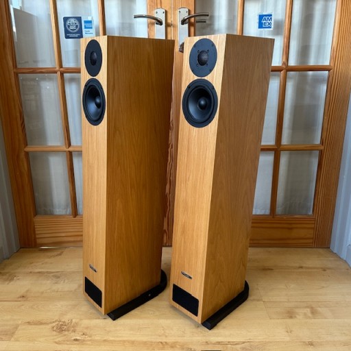 PMC Twenty.23 Floorstanding Loudspeakers Oak Finish - Pair PMC Twenty.23 Floorstanding Loudspeakers Oak Finish - Pair