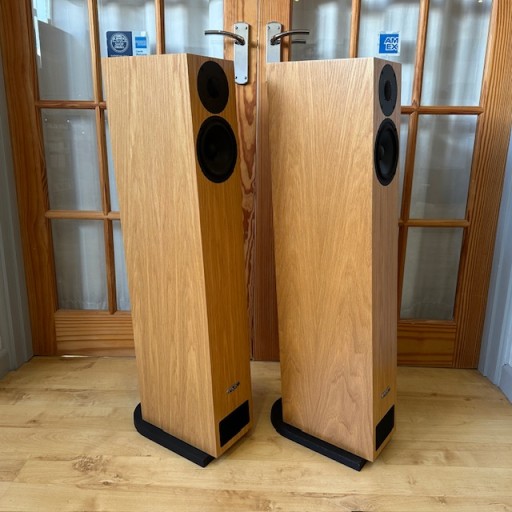 PMC Twenty.23 Floorstanding Loudspeakers Oak Finish - Pair PMC Twenty.23 Floorstanding Loudspeakers Oak Finish - Pair