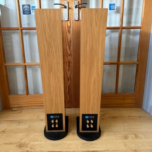 PMC Twenty.23 Floorstanding Loudspeakers Oak Finish - Pair PMC Twenty.23 Floorstanding Loudspeakers Oak Finish - Pair