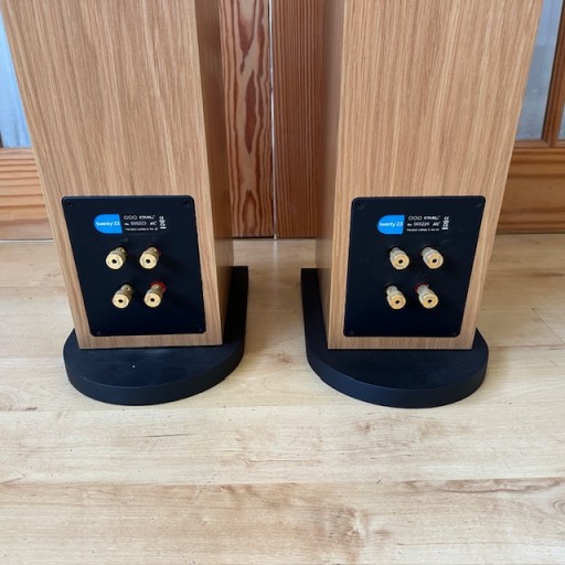 PMC Twenty.23 Floorstanding Loudspeakers Oak Finish - Pair PMC Twenty.23 Floorstanding Loudspeakers Oak Finish - Pair