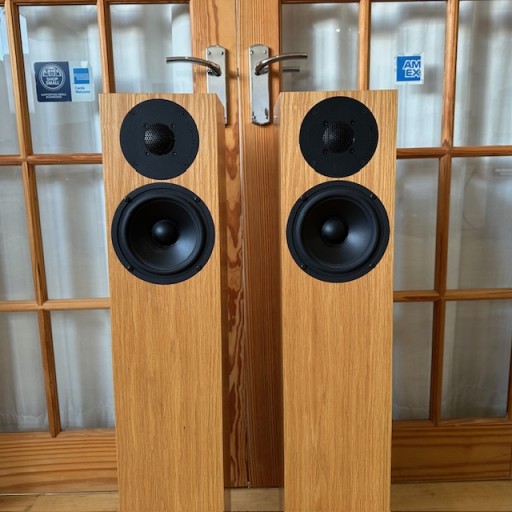 PMC Twenty.23 Floorstanding Loudspeakers Oak Finish - Pair PMC Twenty.23 Floorstanding Loudspeakers Oak Finish - Pair