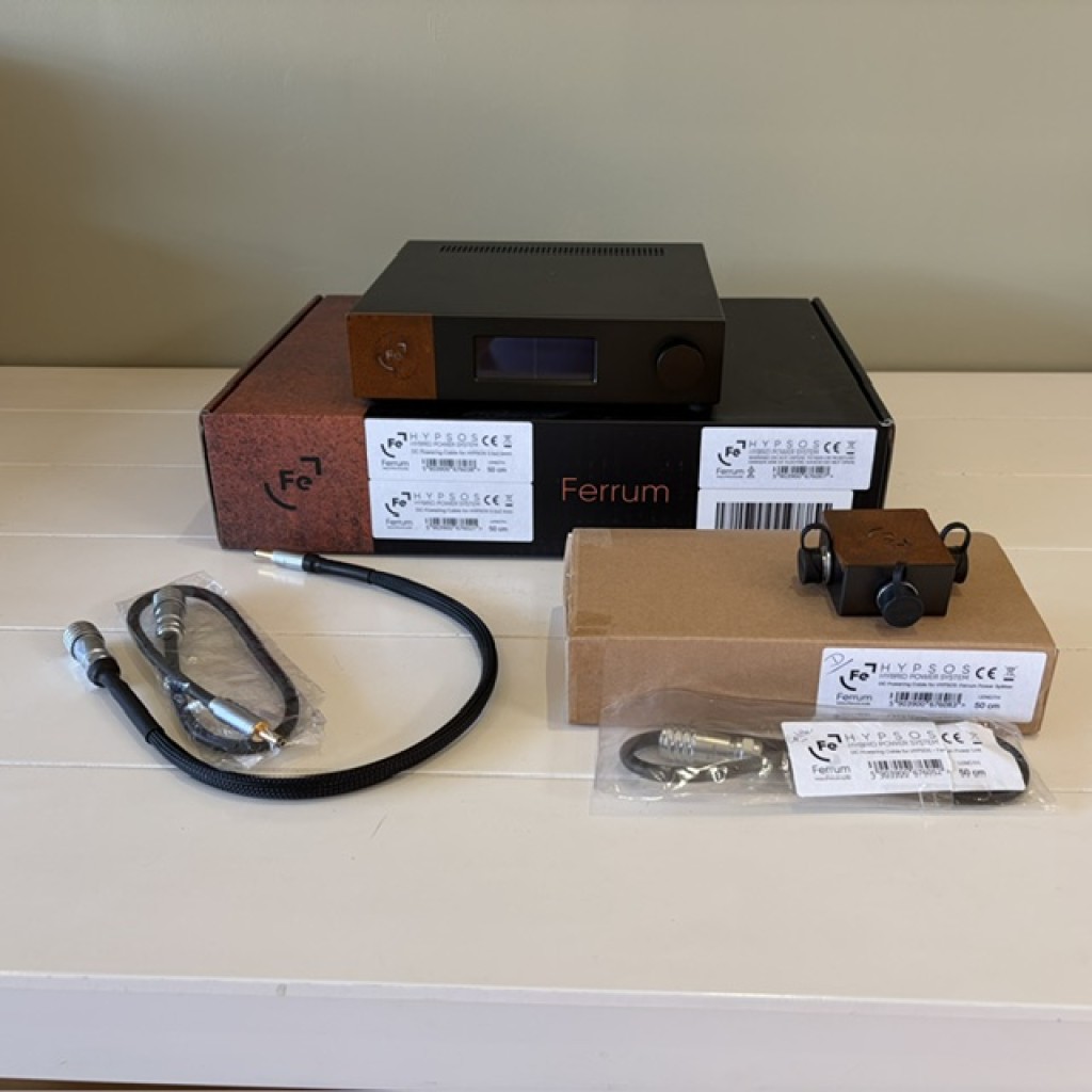 Ferrum Audio HYPSOS Linear Hybrid Power Supply and Ferrum Audio Power Splitter Ferrum Audio HYPSOS Linear Hybrid Power Supply and Ferrum Audio Power Splitter
