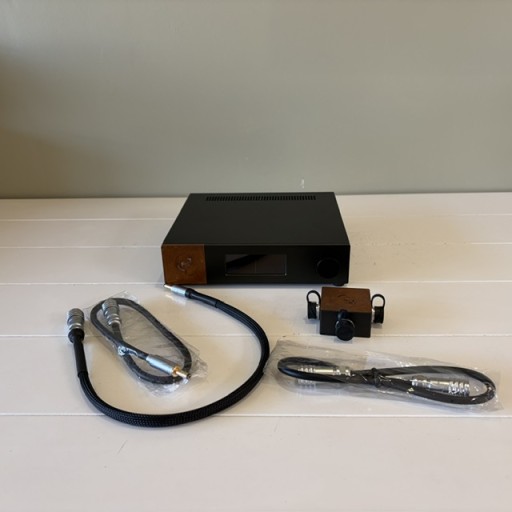 Ferrum Audio HYPSOS Linear Hybrid Power Supply and Ferrum Audio Power Splitter Ferrum Audio HYPSOS Linear Hybrid Power Supply and Ferrum Audio Power Splitter