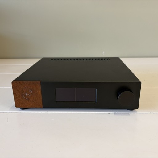 Ferrum Audio HYPSOS Linear Hybrid Power Supply and Ferrum Audio Power Splitter Ferrum Audio HYPSOS Linear Hybrid Power Supply and Ferrum Audio Power Splitter