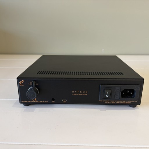 Ferrum Audio HYPSOS Linear Hybrid Power Supply and Ferrum Audio Power Splitter Ferrum Audio HYPSOS Linear Hybrid Power Supply and Ferrum Audio Power Splitter