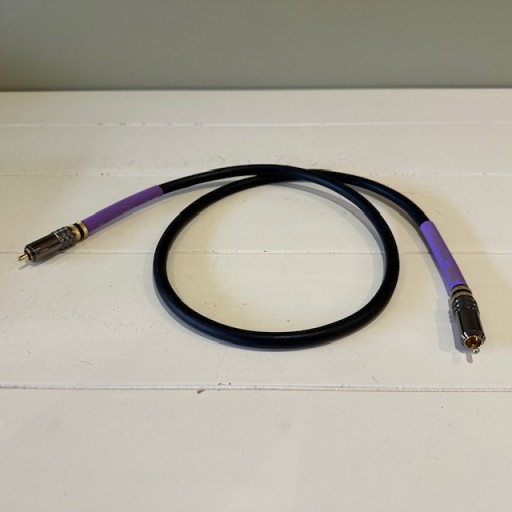 Tellurium Q Black Waveform Digital Cable - 1.0 Metres Tellurium Q Black Waveform Digital Cable - 1.0 Metres