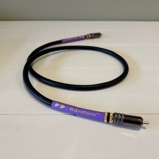 Tellurium Q Black Waveform Digital Cable - 1.0 Metres Tellurium Q Black Waveform Digital Cable - 1.0 Metres