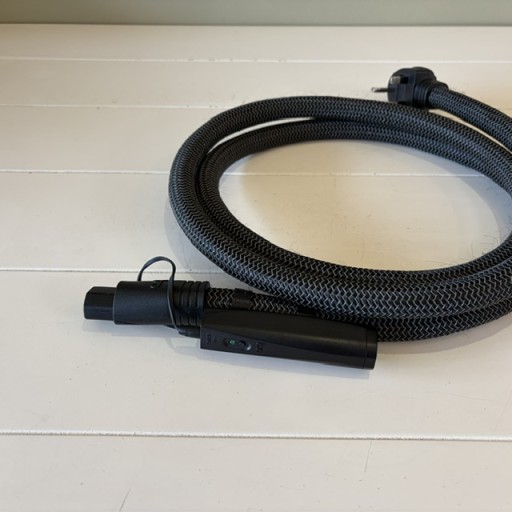 Audioquest Wind Series Blizzard with 72V DBS UK - C13 IEC Mains Cable - 2.0 Metres Audioquest Wind Series Blizzard with 72V DBS UK - C13 IEC Mains Cable - 2.0 Metres